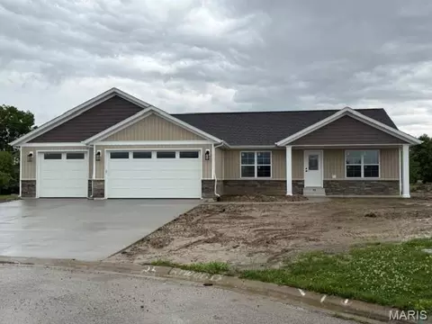 25 Atwood Ct, Highland, IL 62249