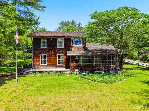 613 Jacobs Station Rd, Saint Charles, MO 63304