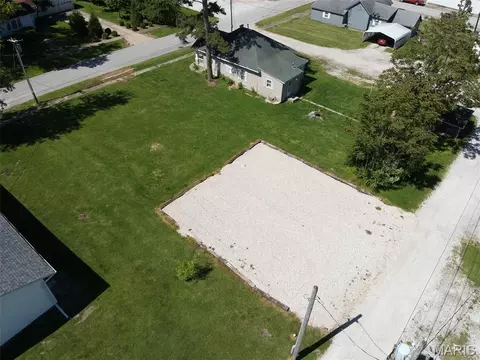 207 Jefferson St, Perry, MO 63462 photo 4