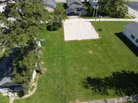 207 Jefferson St, Perry, MO 63462
