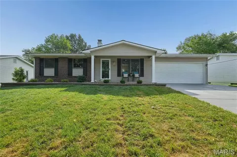 1124 Concord Dr, Saint Charles, MO 63303