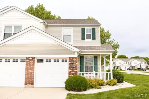1811 Ambrose Terrace Dr, Belleville, IL 62226
