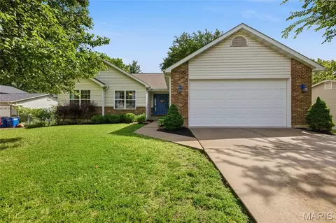20 W Ofallon Dr, O'fallon, MO 63366