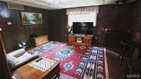 Living - 425 Eisenhower St, Rolla, MO 65401 photo 2 of 3