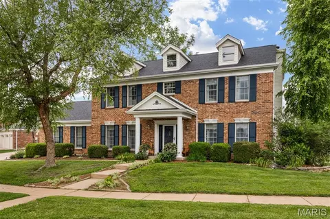 6736 Black Water Dr, Saint Louis, MO 63129