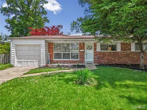 14 Tamma Ln, Hazelwood, MO 63042
