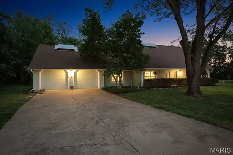 436 Shenandoah Dr, Farmington, MO 63640