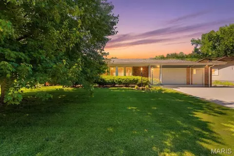 10025 Pebble Beach Dr, Overland, MO 63114