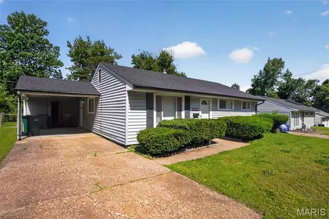 5563 Winchelsea Dr, Saint Louis, MO 63121