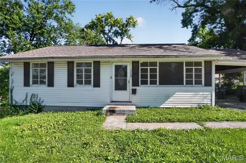 7709 Paddington Dr, Saint Louis, MO 63121