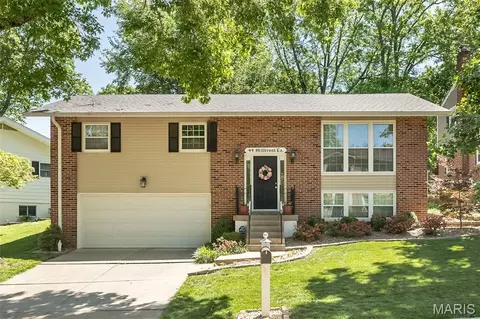 44 Millbrook Ln, Saint Louis, MO 63122