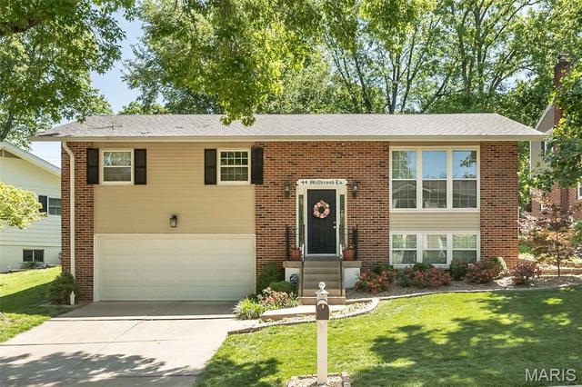 44 Millbrook Ln, Saint Louis, MO 63122