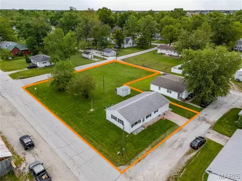 2 Garden Ln, Monroe City, MO 63456