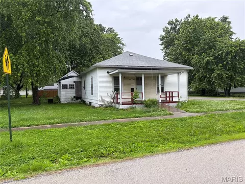 1425 N Madison St, Litchfield, IL 62056