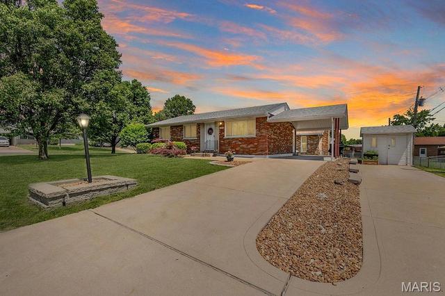 4231 Tupelo Dr, Saint Louis, MO 63125
