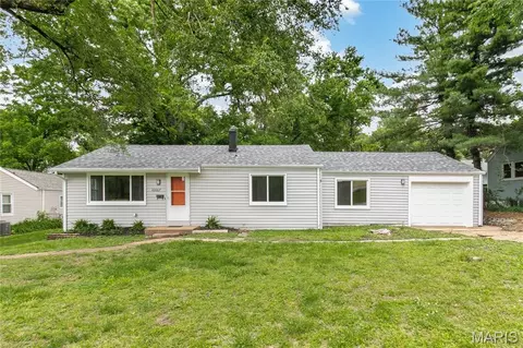 10007 Delta Dr, Saint Ann, MO 63074