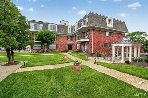 522 N Kirkwood Rd #3A, Kirkwood, MO 63122