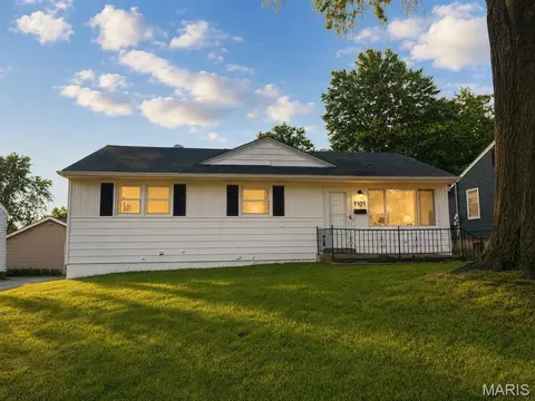 9109 Maureen Ln, Affton, MO 63123