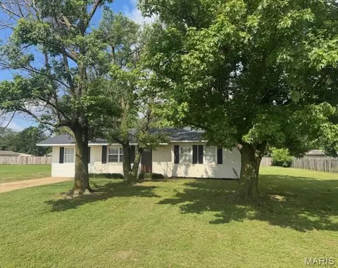 39665 Bernard Rd, Malden, MO 63863