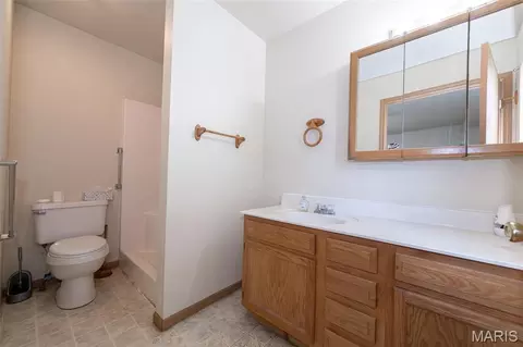 Bath - 318 E Ww Circle Dr, Belle, MO 65013 photo 4 of 5