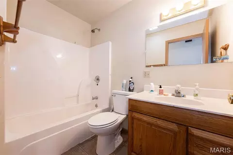 Bath - 318 E Ww Circle Dr, Belle, MO 65013 photo 1 of 5