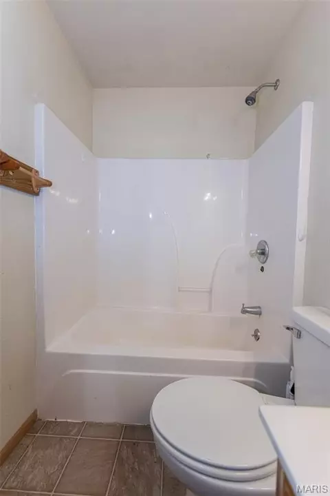 Bath - 318 E Ww Circle Dr, Belle, MO 65013 photo 2 of 5