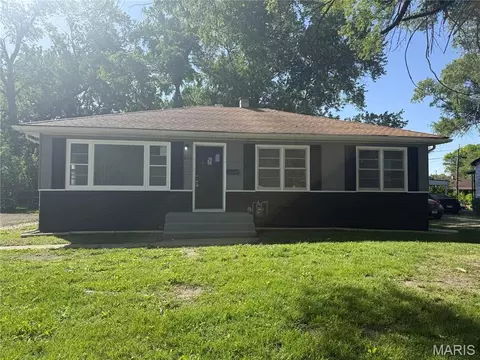 804 Preston Ln, Cahokia, IL 62206