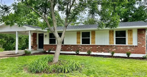 6272 Treeridge Trl, Saint Louis, MO 63129