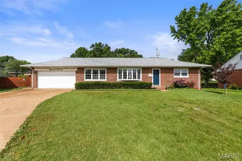 8553 Craighill Dr, Affton, MO 63123
