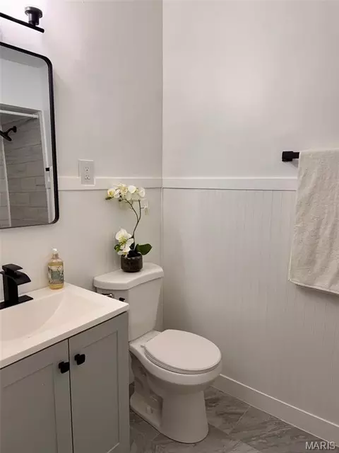 Bath - 8408 Buckthorn Dr, Berkeley, MO 63134 photo 2 of 3