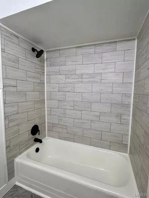Bath - 8408 Buckthorn Dr, Berkeley, MO 63134 photo 3 of 3