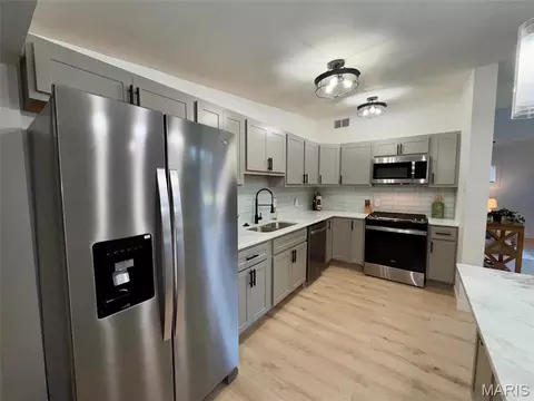 Kitchen - 8408 Buckthorn Dr, Berkeley, MO 63134 photo 5 of 7