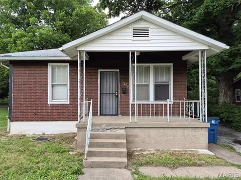 7029 Florence Pl, Saint Louis, MO 63136