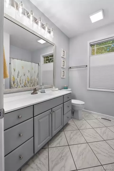 Bath - 2751 Ridgeway Dr, Jackson, MO 63755 photo 2 of 3