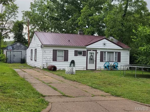 105 S Newport Ln, Waynesville, MO 65583