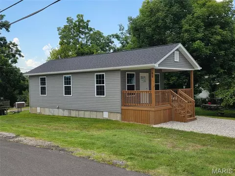 99 N 8th St, Sainte Genevieve, MO 63670