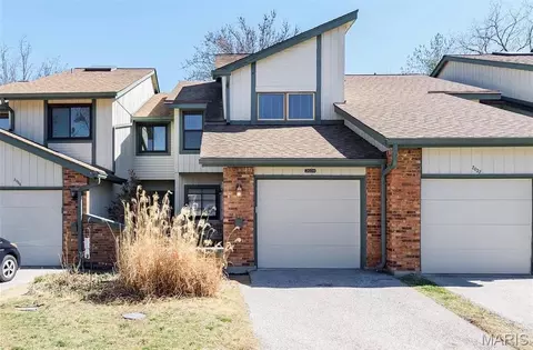 2034 Falling Brook Dr, Maryland Heights, MO 63043