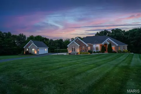 320 Nicole Ct, Troy, MO 63379