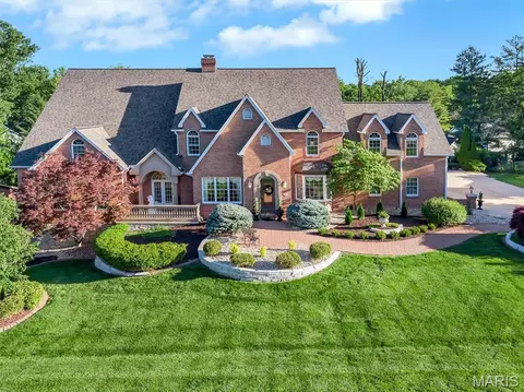 21 Country Club Dr, Edwardsville, IL 62025
