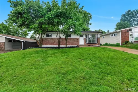 612 Sessions Ave, Crestwood, MO 63126
