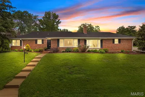 1400 Norman Pl, Saint Louis, MO 63122