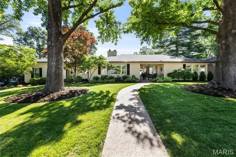 10 Ridge Line Dr, Warson Woods, MO 63122