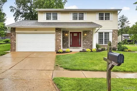 1379 Green Birch Dr, Fenton, MO 63026