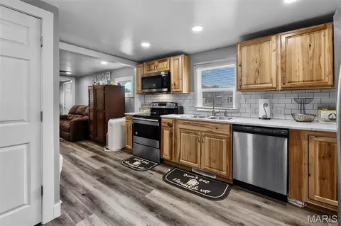 Kitchen - 301 W State St, Chaffee, MO 63740 photo 2 of 3
