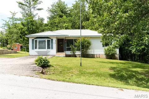 304 W 6th St, Dixon, MO 65459