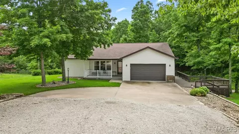 34 Cedar Ln, Hillsboro, IL 62049