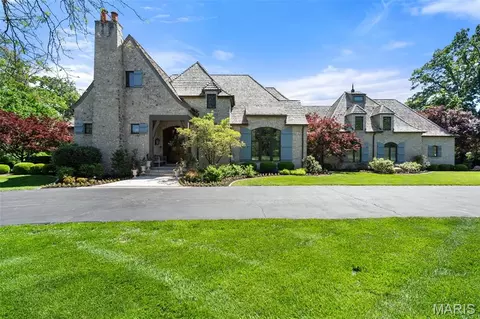 10144 Winding Ridge Rd, Ladue, MO 63124