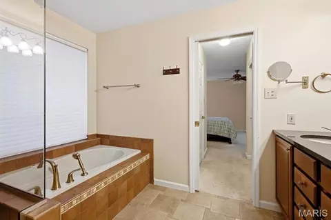 Bath - 20 Greystoke Ct, Ballwin, MO 63021 photo 5 of 7