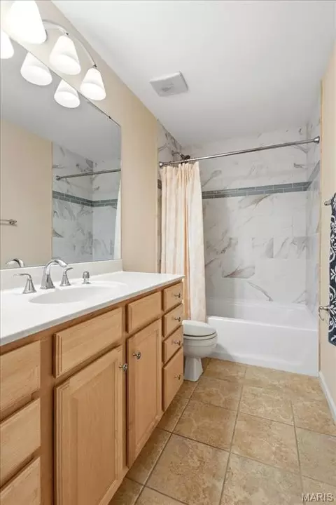 Bath - 20 Greystoke Ct, Ballwin, MO 63021 photo 3 of 7