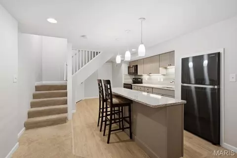 Kitchen - 20 Greystoke Ct, Ballwin, MO 63021 photo 4 of 7